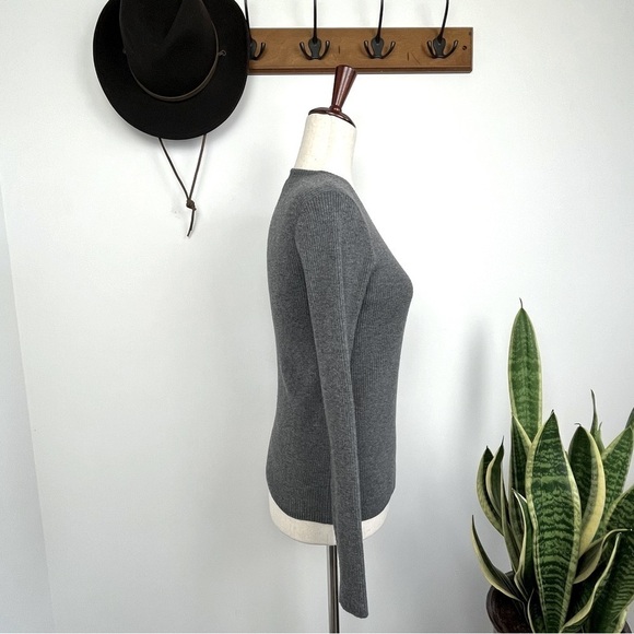 Levi Long Sleeve Heavyweight Ribbed Sweater. Grey Red Tab. Small - Picture 4 of 7